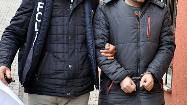 İzmirde FETÖ operasyonu: 20 gözaltı